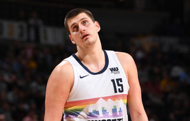 与黑马吉里 与黑马吉里