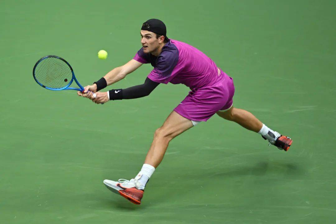 黄靖秋夺得 黄靖秋夺得